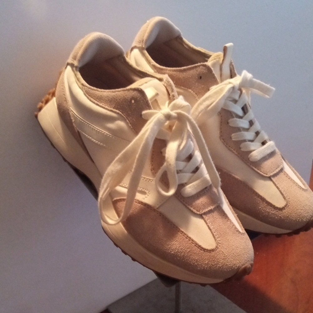 Steve Madden Cream and White Casual Sneakers Sz 11